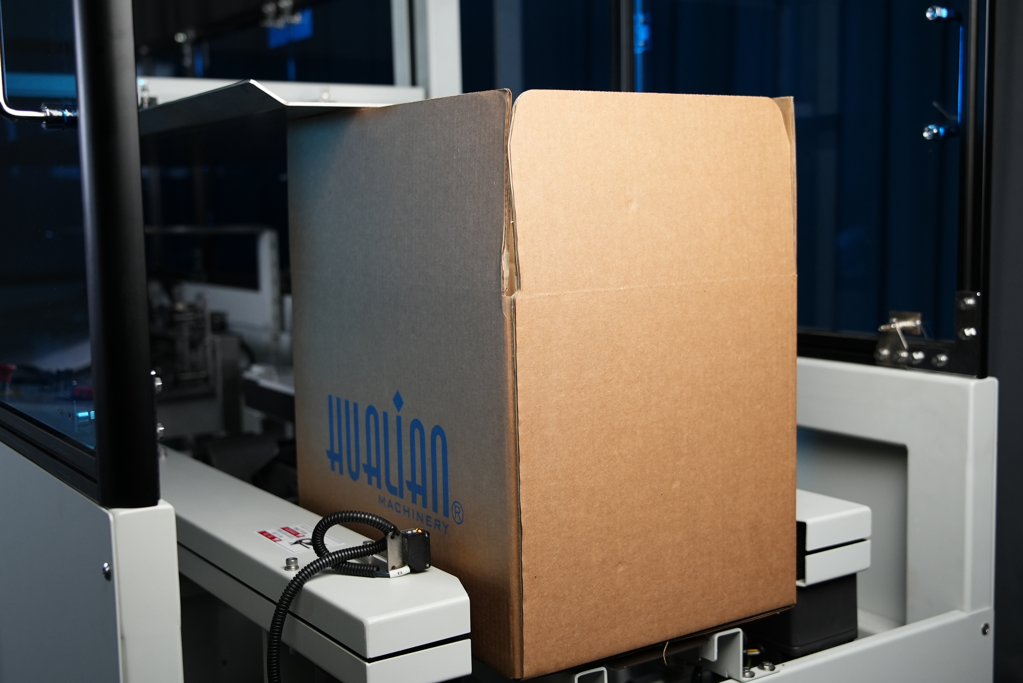 Máy dựng hộp carton tự động Hulian có niêm phong đáy giấy kraft kích hoạt bằng nước HCE-544W-L 