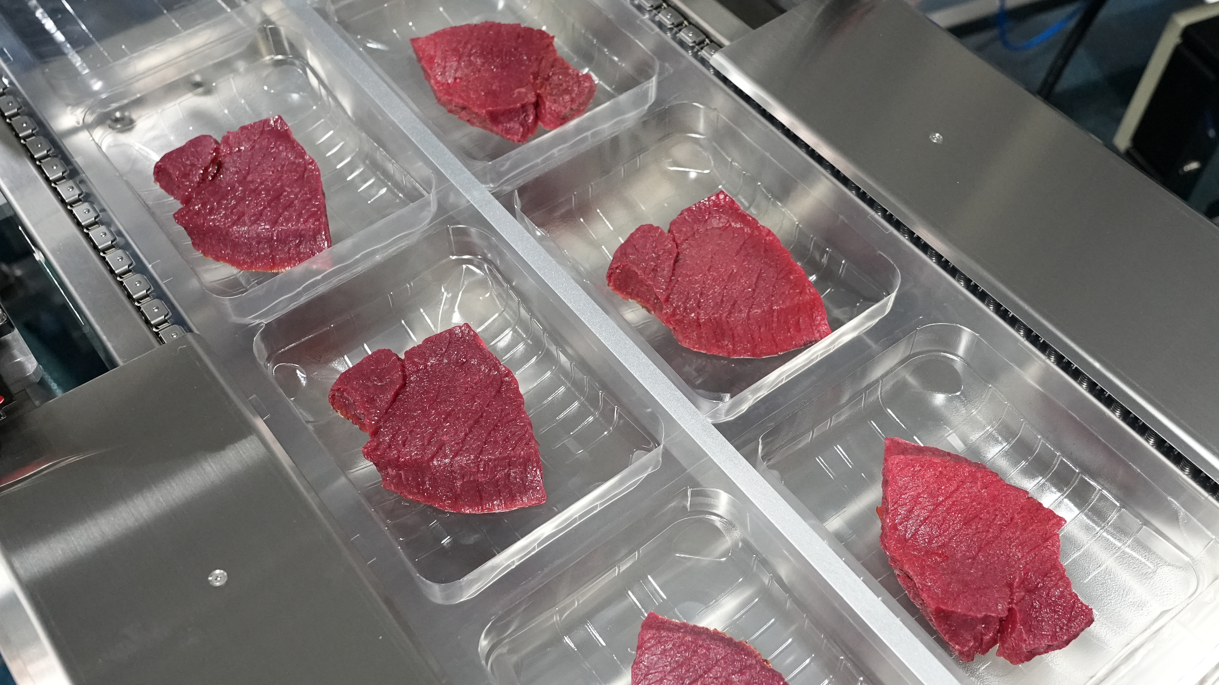 Máy đóng gói chân không định hình nhiệt MAP Hualian HVR-420T(Q) cho cá hồi Hải sản Bữa ăn sẵn Thịt