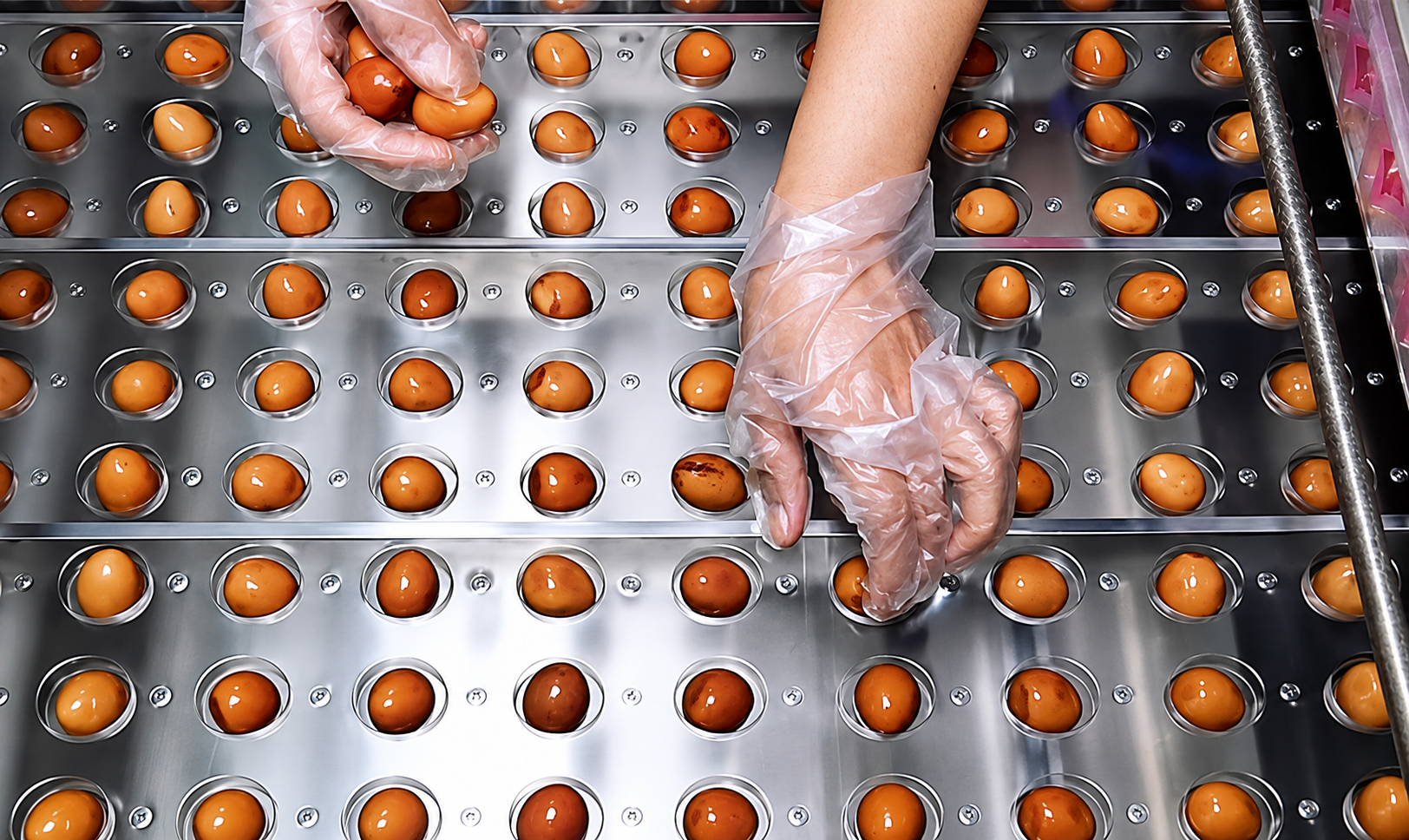 m&aacute;y đ&oacute;ng g&oacute;i thermoforming cho trứng